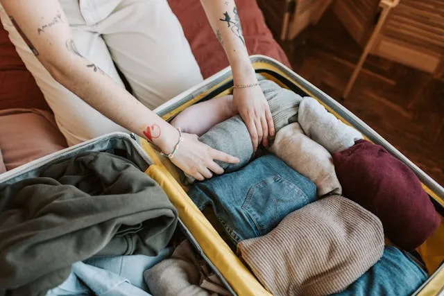 Efficient Travel Organization with Smart Packing and Storage Solutions