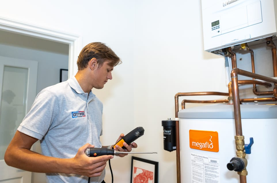 Sign 1 — A good plumber makes the problem obvious