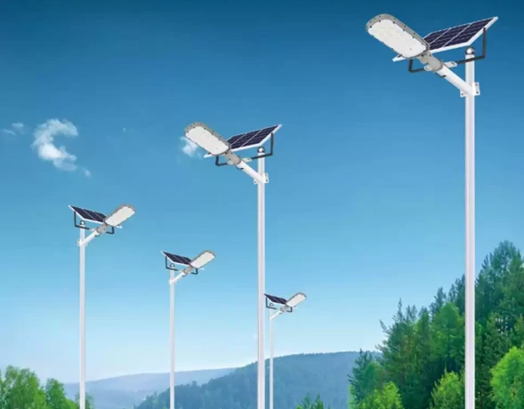 Solar vs Traditional Streetlights Energy Use and Costs Now