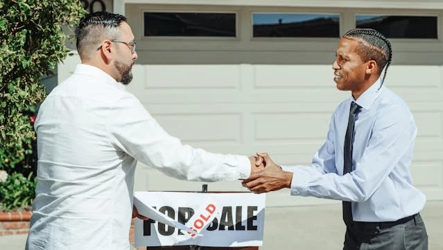 How a Cash Home Buyer Can Simplify Your Selling Experience